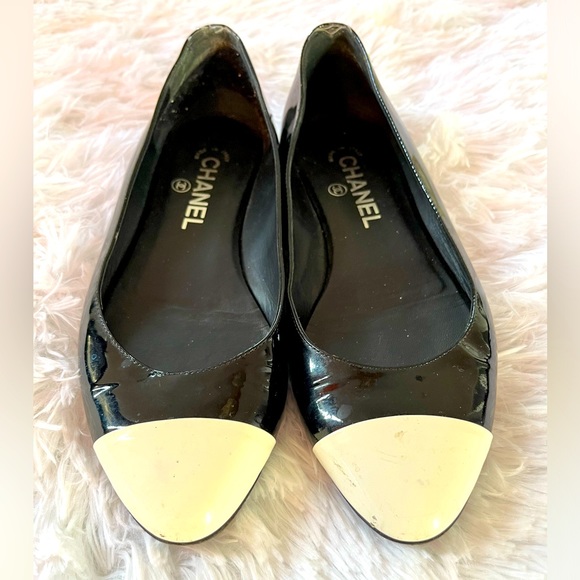CHANEL Coco Chanel Black Patent Leather Cap-Toe CC Ballet Flats Size 38 Euro - Picture 5 of 6
